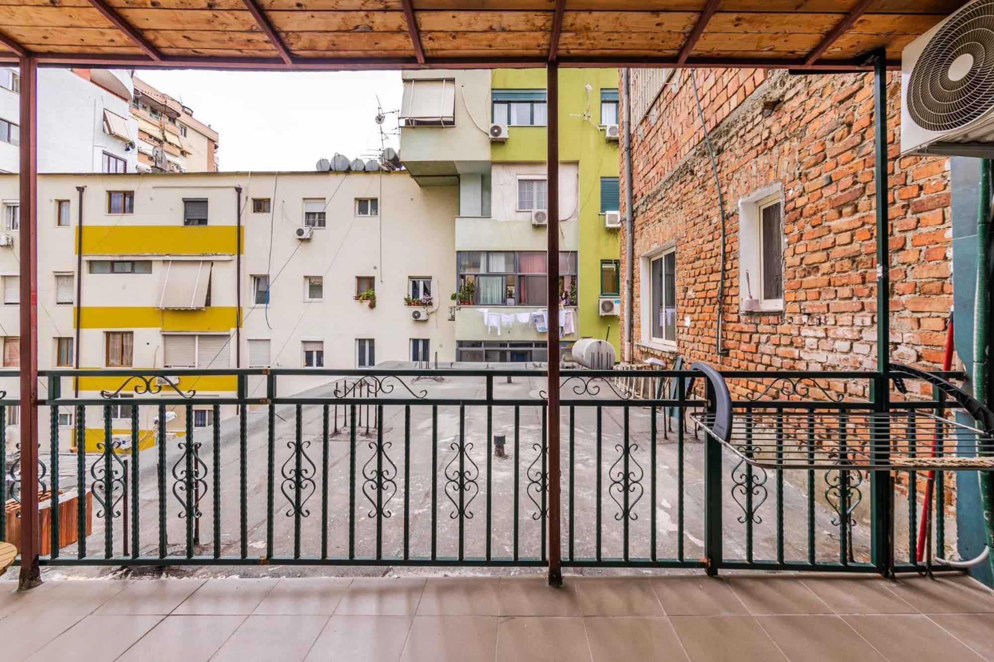 Exelent - Gold Blloku * Tirana