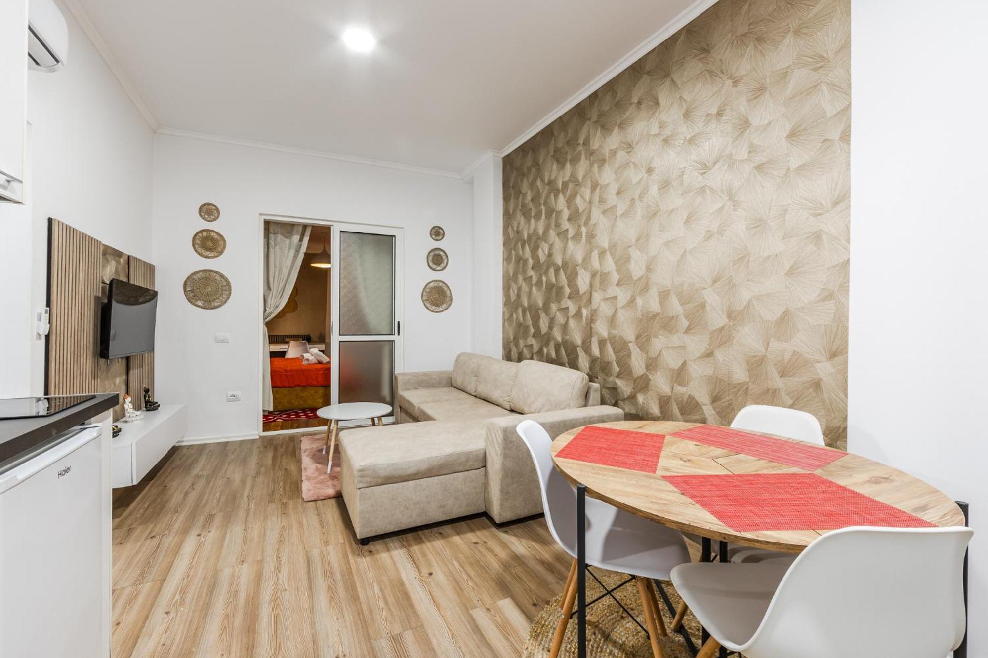 Exelent - Gold Blloku * Tirana