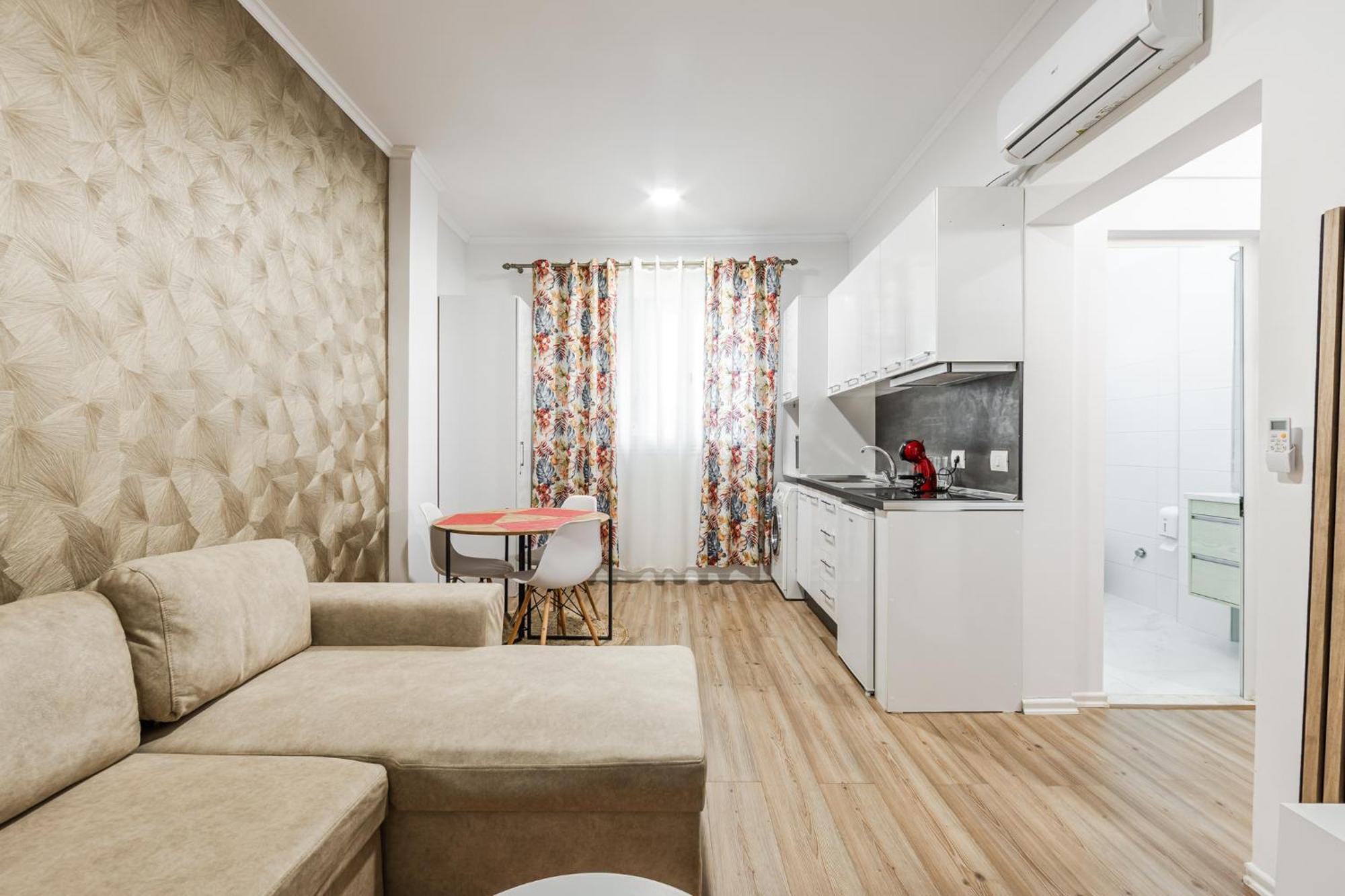 Exelent - Gold Blloku * Tirana